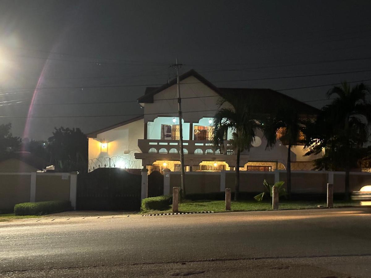 D Barfi Guesthouse, Excellent Location Kumasi Exterior photo